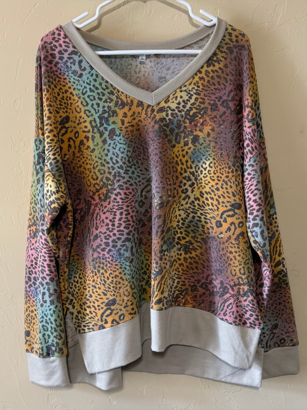 white birch Multicolor Leopard Print V-Neck Long Sleeve Top